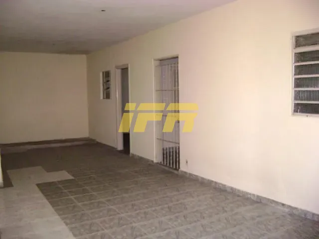 Casa com 360m² 4 quartos e 2 banheiros, à venda, no bairro Jardim Santa Cruz em Taubaté