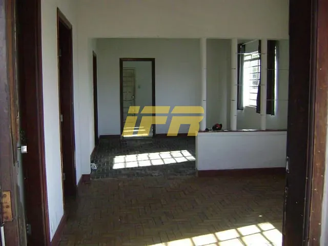 Casa com 360m² 4 quartos e 2 banheiros, à venda, no bairro Jardim Santa Cruz em Taubaté