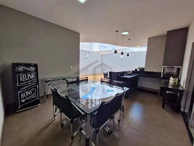 Casa com 250m² 3 quartos e 3 banheiros, à venda, no bairro Jardim Veneto II em Sertãozinho