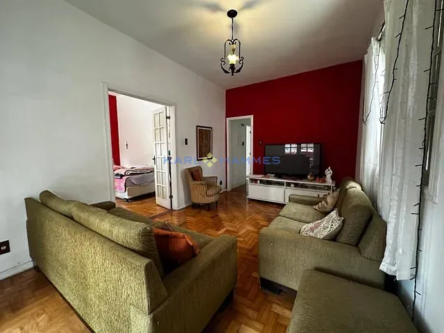 Casa com 231m² 6 quartos e 4 banheiros, à venda, no bairro Castelanea em Petrópolis