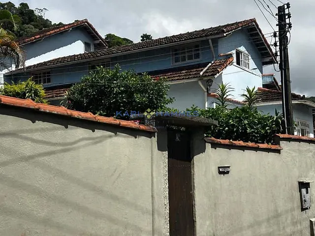 Casa com 231m² 6 quartos e 4 banheiros, à venda, no bairro Castelanea em Petrópolis