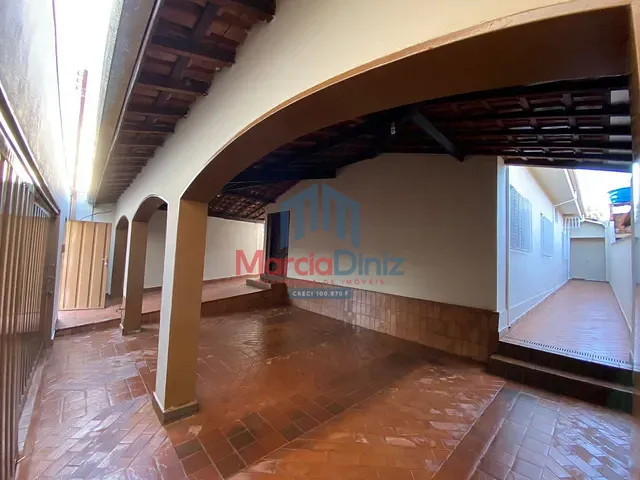 Casa com 300m² 3 quartos e 2 banheiros, à venda, no bairro Jardim Independência em Ituverava