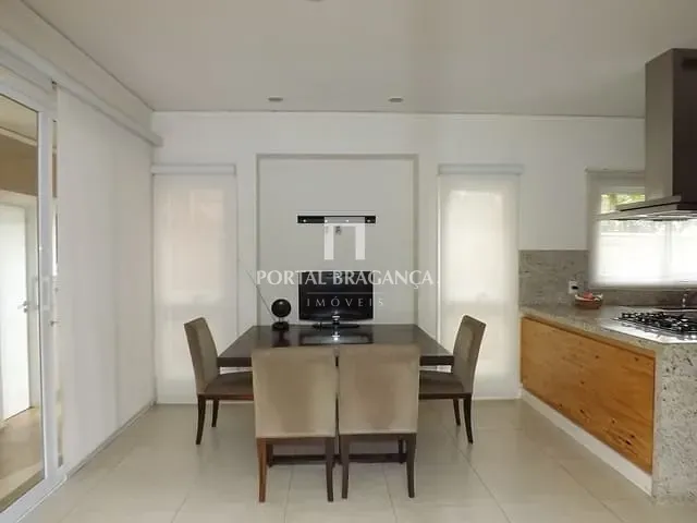 Casa com 345m² 4 quartos e 7 banheiros, à venda, no bairro Condomínio Residencial Euroville em Bragança Paulista