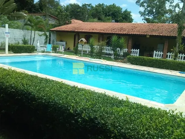 Casa com 1000m² 4 quartos e 6 banheiros, à venda, no bairro Recanto das Águas em Igaratá