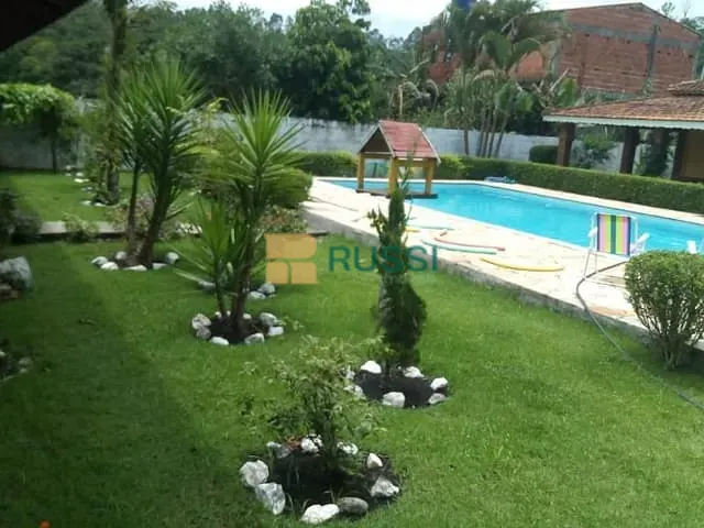 Casa com 1000m² 4 quartos e 6 banheiros, à venda, no bairro Recanto das Águas em Igaratá