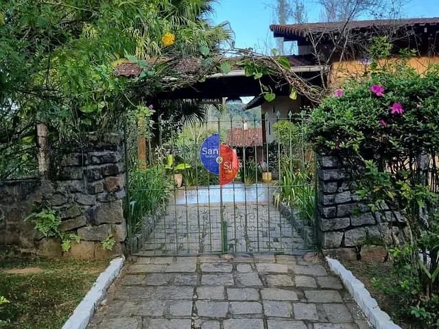 Casa com 700m² 3 quartos e 1 banheiro, à venda, no bairro Corujas em Guapimirim