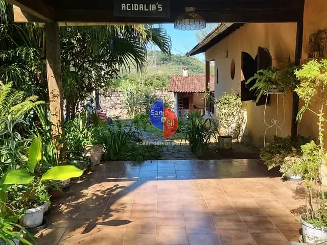 Casa com 700m² 3 quartos e 1 banheiro, à venda, no bairro Corujas em Guapimirim