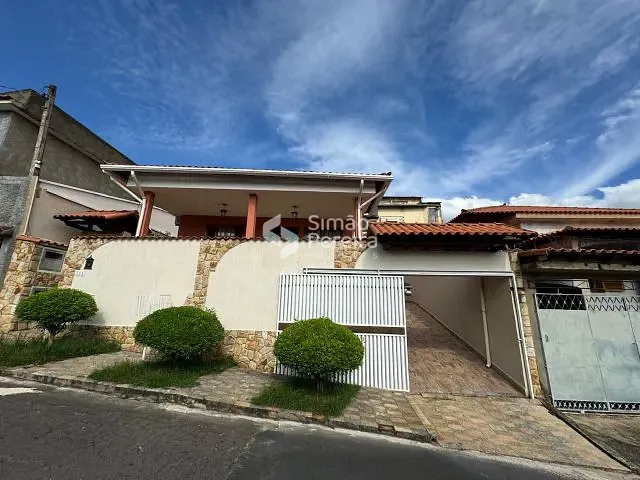 Casa com 300m² 4 quartos e 2 banheiros, à venda, no bairro Limoeiro em Paraíba do Sul