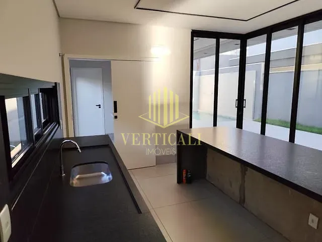 Casa 3 quartos e 5 banheiros, à venda, no bairro Condomínio Belvedere em Cuiabá