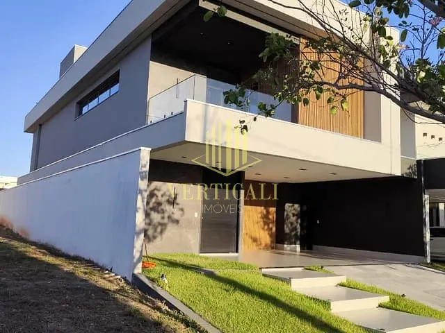 Casa 3 quartos e 5 banheiros, à venda, no bairro Condomínio Belvedere em Cuiabá