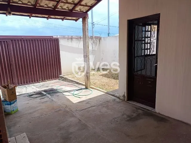 Casa com 120m² 2 quartos e 1 banheiro, à venda, no bairro Loteamento Max Newmann em Araxá