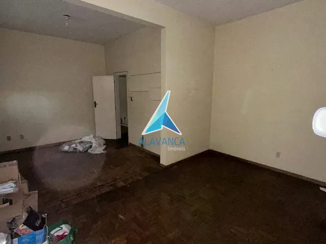 Casa com 276m², para alugar, no bairro Centro em Governador Valadares