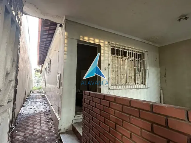 Casa com 276m², para alugar, no bairro Centro em Governador Valadares