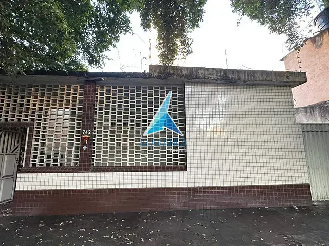 Casa com 276m², para alugar, no bairro Centro em Governador Valadares