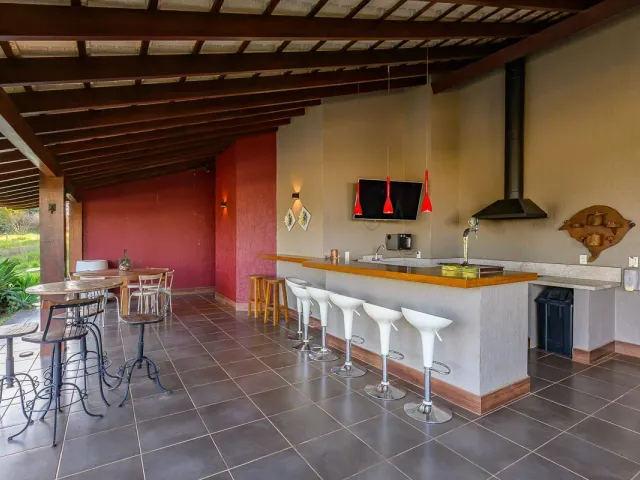 Casa com 5000m² 4 quartos e 8 banheiros, à venda, no bairro Park Way em Brasília