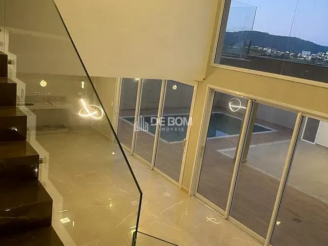 Casa com 450m² 4 quartos e 2 banheiros, à venda, no bairro Jardim Europa em Poços de Caldas
