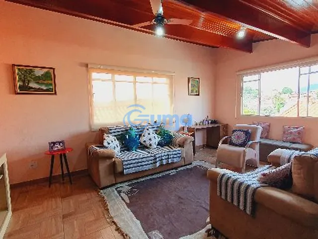 Casa com 202m² 5 quartos e 3 banheiros, à venda, no bairro Vila Bianchi em Bragança Paulista