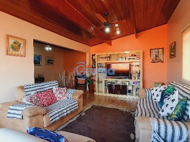 Casa com 202m² 5 quartos e 3 banheiros, à venda, no bairro Vila Bianchi em Bragança Paulista