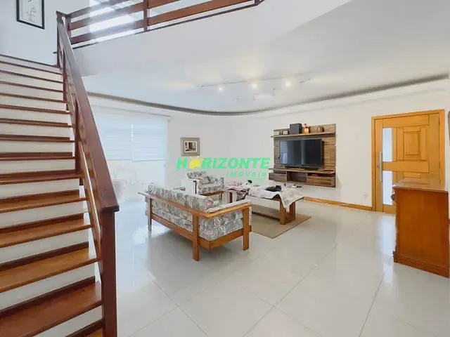 Casa com 250m² 4 quartos e 5 banheiros, à venda, no bairro Urbanova em São José dos Campos