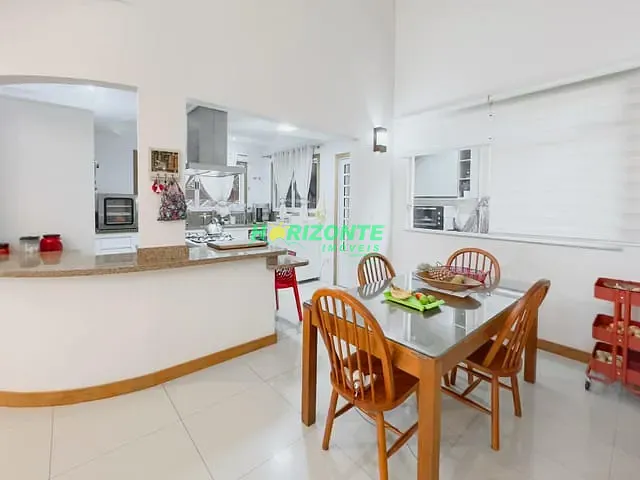 Casa com 250m² 4 quartos e 5 banheiros, à venda, no bairro Urbanova em São José dos Campos