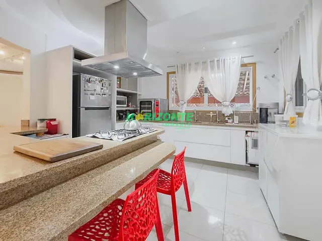 Casa com 250m² 4 quartos e 5 banheiros, à venda, no bairro Urbanova em São José dos Campos