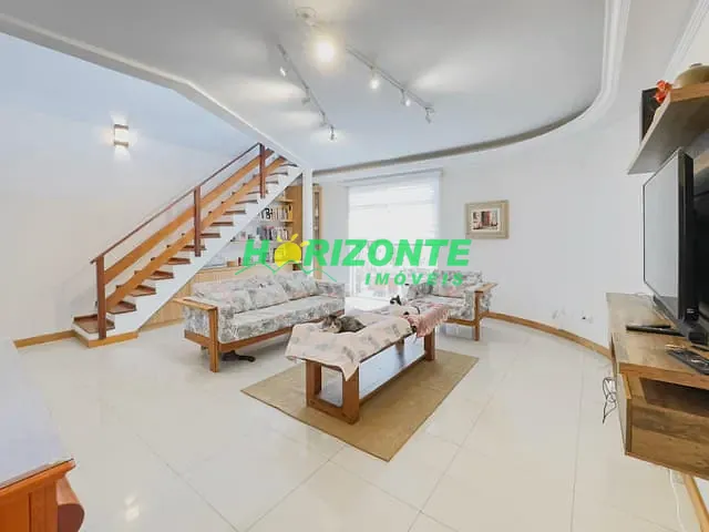 Casa com 250m² 3 quartos e 5 banheiros, à venda, no bairro Urbanova em São José dos Campos