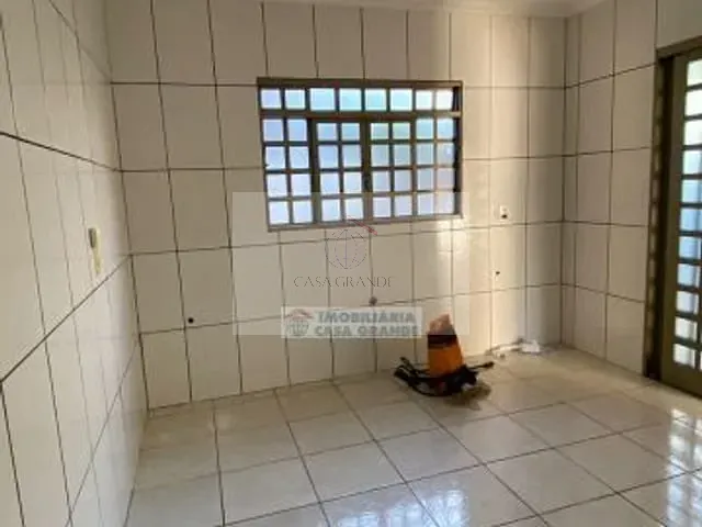 Casa com 250m² 3 quartos e 2 banheiros, para alugar, no bairro Jardim Nobre IV em Rolândia