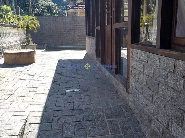 Casa 3 quartos e 4 banheiros, à venda, no bairro Quarteirão Ingelheim em Petrópolis
