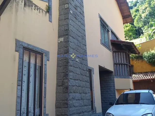 Casa 3 quartos e 4 banheiros, à venda, no bairro Quarteirão Ingelheim em Petrópolis