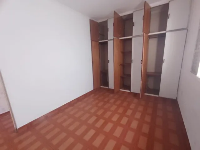 Casa com 300m² 2 quartos e 1 banheiro, para alugar, no bairro Jardim Regina em São Paulo