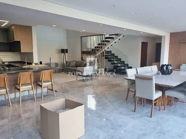 Casa com 1650m² 5 quartos e 8 banheiros, à venda, no bairro Condomínio Jardim das Palmeiras em Bragança Paulista