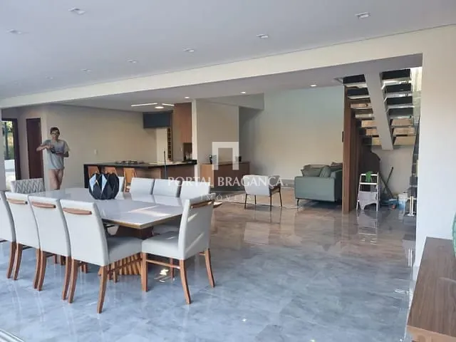 Casa com 1650m² 5 quartos e 8 banheiros, à venda, no bairro Condomínio Jardim das Palmeiras em Bragança Paulista