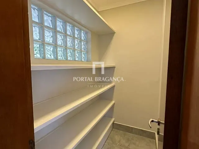 Casa com 1650m² 5 quartos e 8 banheiros, à venda, no bairro Condomínio Jardim das Palmeiras em Bragança Paulista