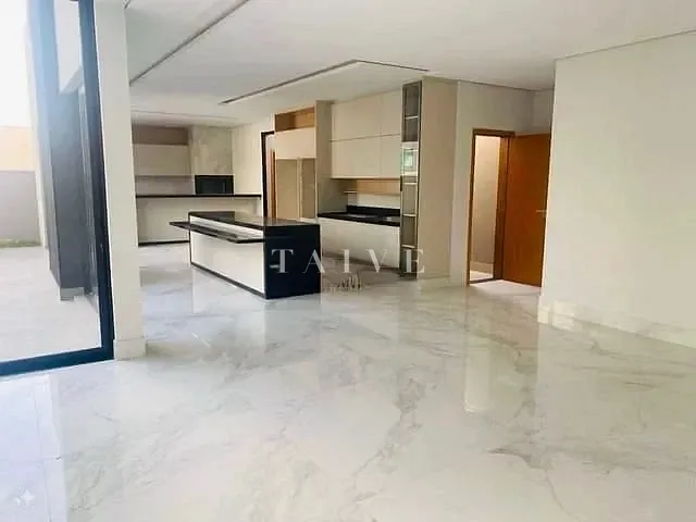 Casa com 350m² 4 quartos e 6 banheiros, à venda, no bairro Esperança em Londrina