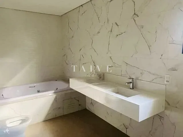Casa com 350m² 4 quartos e 6 banheiros, à venda, no bairro Esperança em Londrina