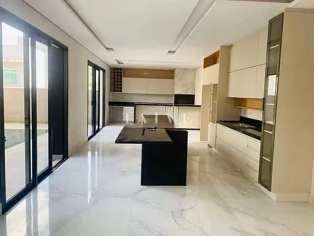 Casa com 350m² 4 quartos e 6 banheiros, à venda, no bairro Esperança em Londrina