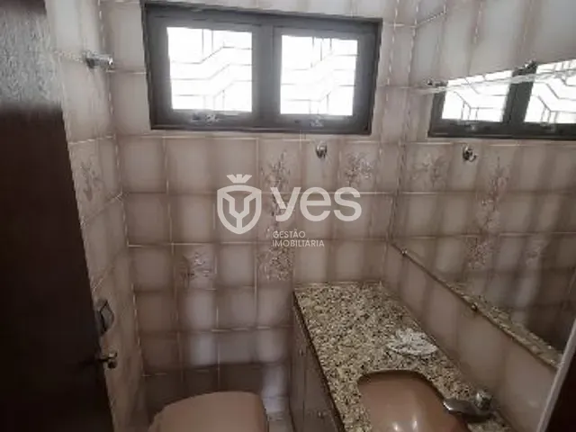 Casa com 375m² 4 quartos e 3 banheiros, à venda, no bairro Centro em Araxá
