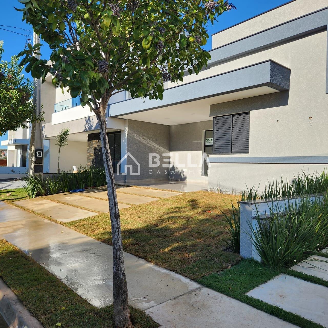 Casa à venda com 3 quartos, 114m² - Foto 1