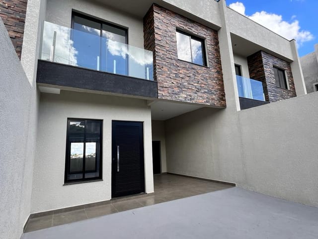 Casa com 140m² 3 quartos e 4 banheiros, à venda, no bairro Jardim Carvalho em Ponta Grossa