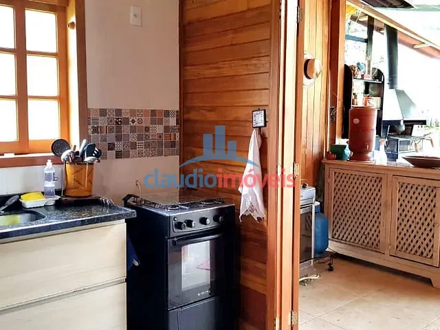 Casa com 600m² 3 quartos e 2 banheiros, à venda, no bairro Village Itatiaia em Itatiaia