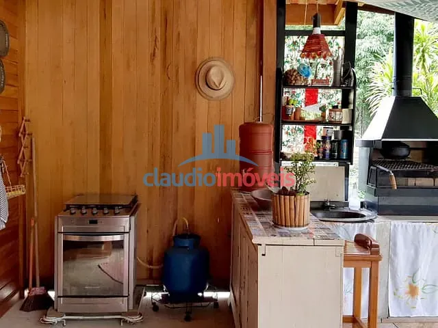 Casa com 600m² 3 quartos e 2 banheiros, à venda, no bairro Village Itatiaia em Itatiaia