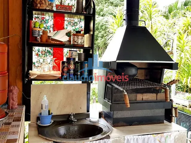 Casa com 600m² 3 quartos e 2 banheiros, à venda, no bairro Village Itatiaia em Itatiaia