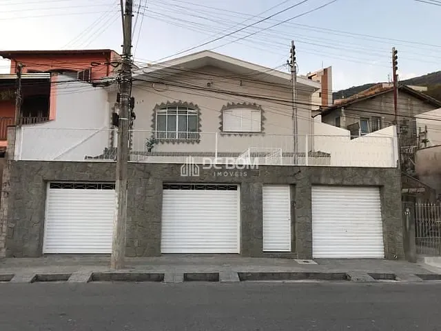 Casa com 348m² 3 quartos e 2 banheiros, à venda, no bairro Jardim dos Estados em Poços de Caldas