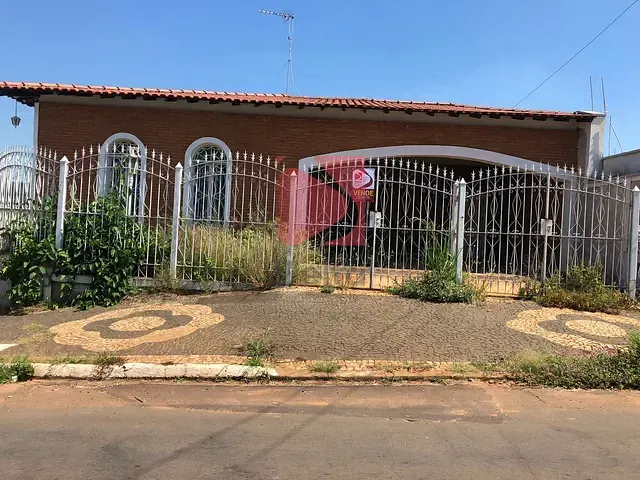 Casa 3 quartos e 4 banheiros, à venda, no bairro Jardim Carlos Gomes em Pirassununga