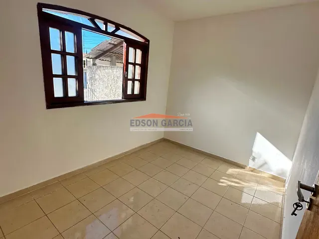Casa 4 quartos e 3 banheiros, para alugar, no bairro Parque São Bento em Sorocaba