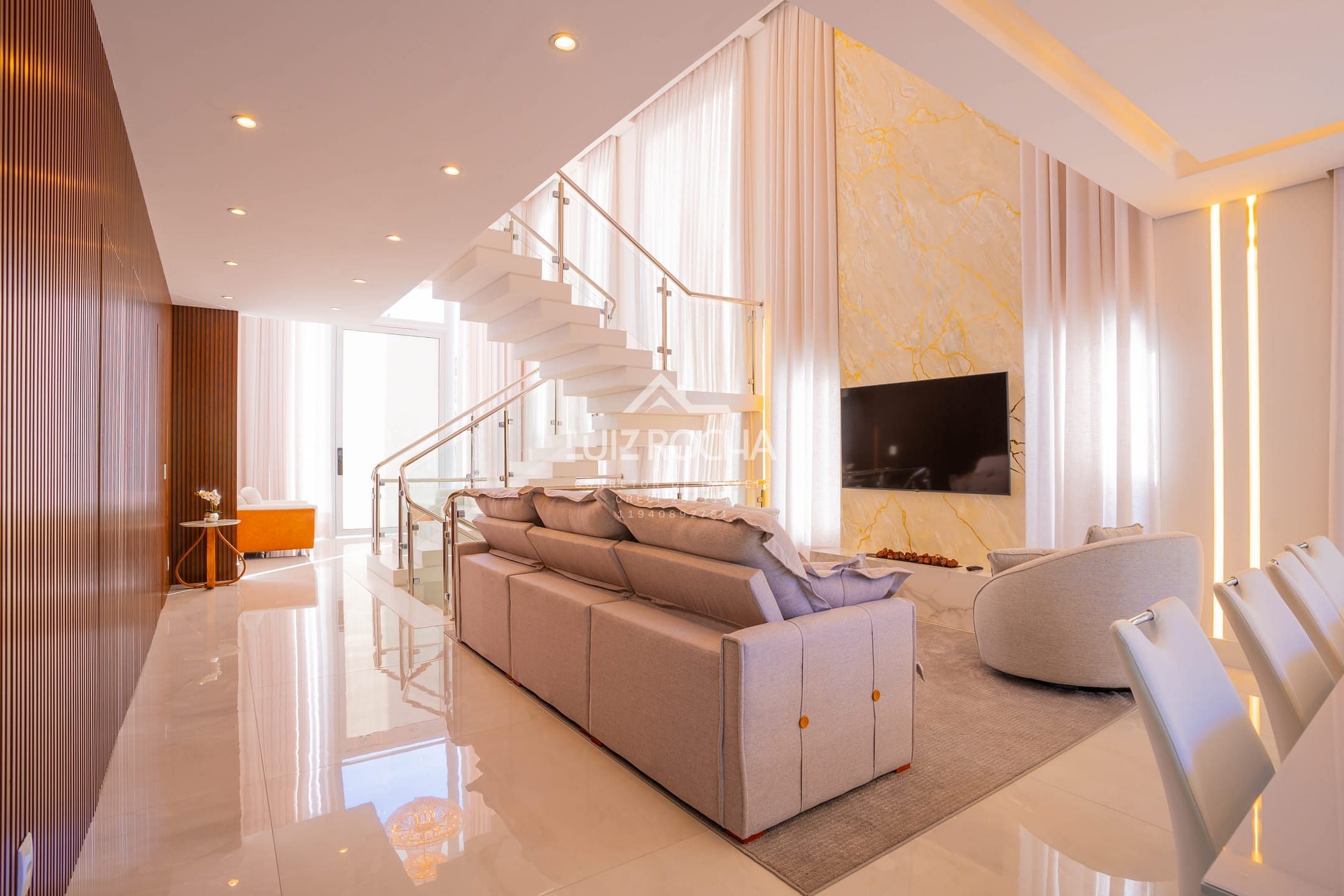 Casa à venda com 4 quartos, 640m² - Foto 2