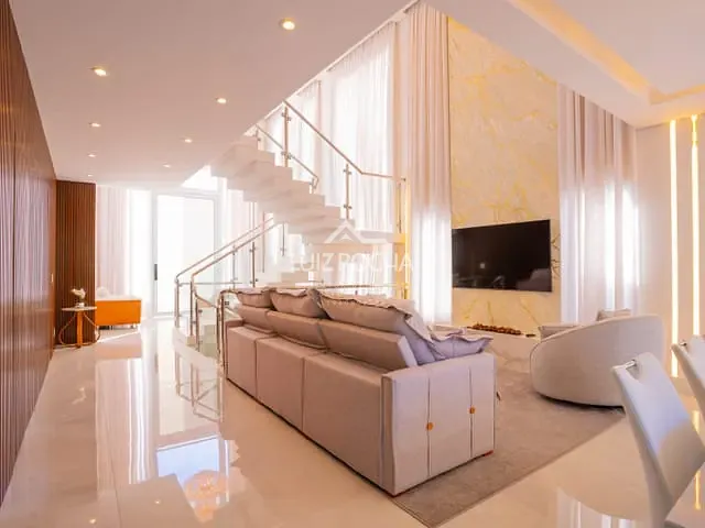 Casa com 877m² 4 quartos e 6 banheiros, à venda, no bairro Granja Viana em Carapicuíba