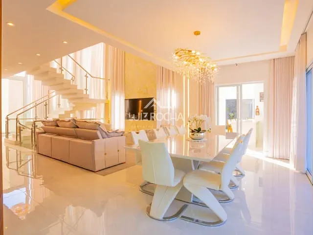Casa com 877m² 4 quartos e 6 banheiros, à venda, no bairro Granja Viana em Carapicuíba