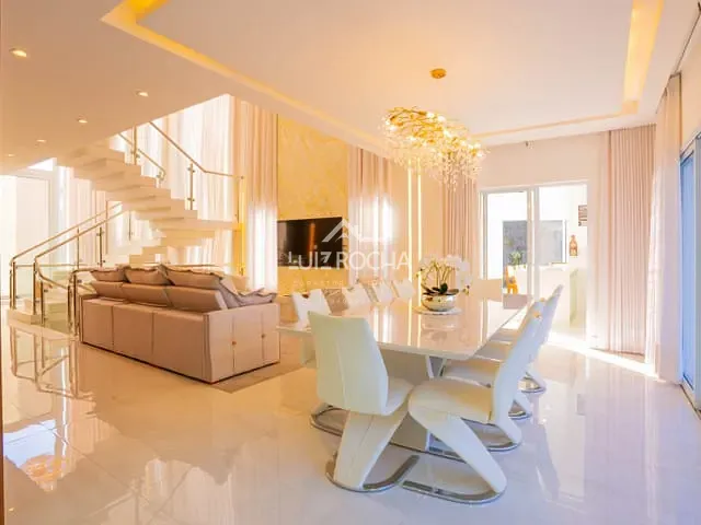 Casa com 877m² 4 quartos e 6 banheiros, à venda, no bairro Granja Viana em Carapicuíba