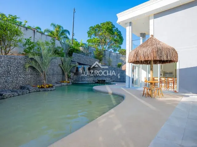Casa com 877m² 4 quartos e 6 banheiros, à venda, no bairro Granja Viana em Carapicuíba